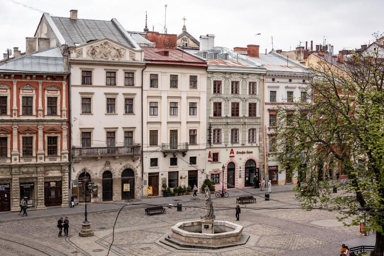 Onlviv Rynok Square 18 *